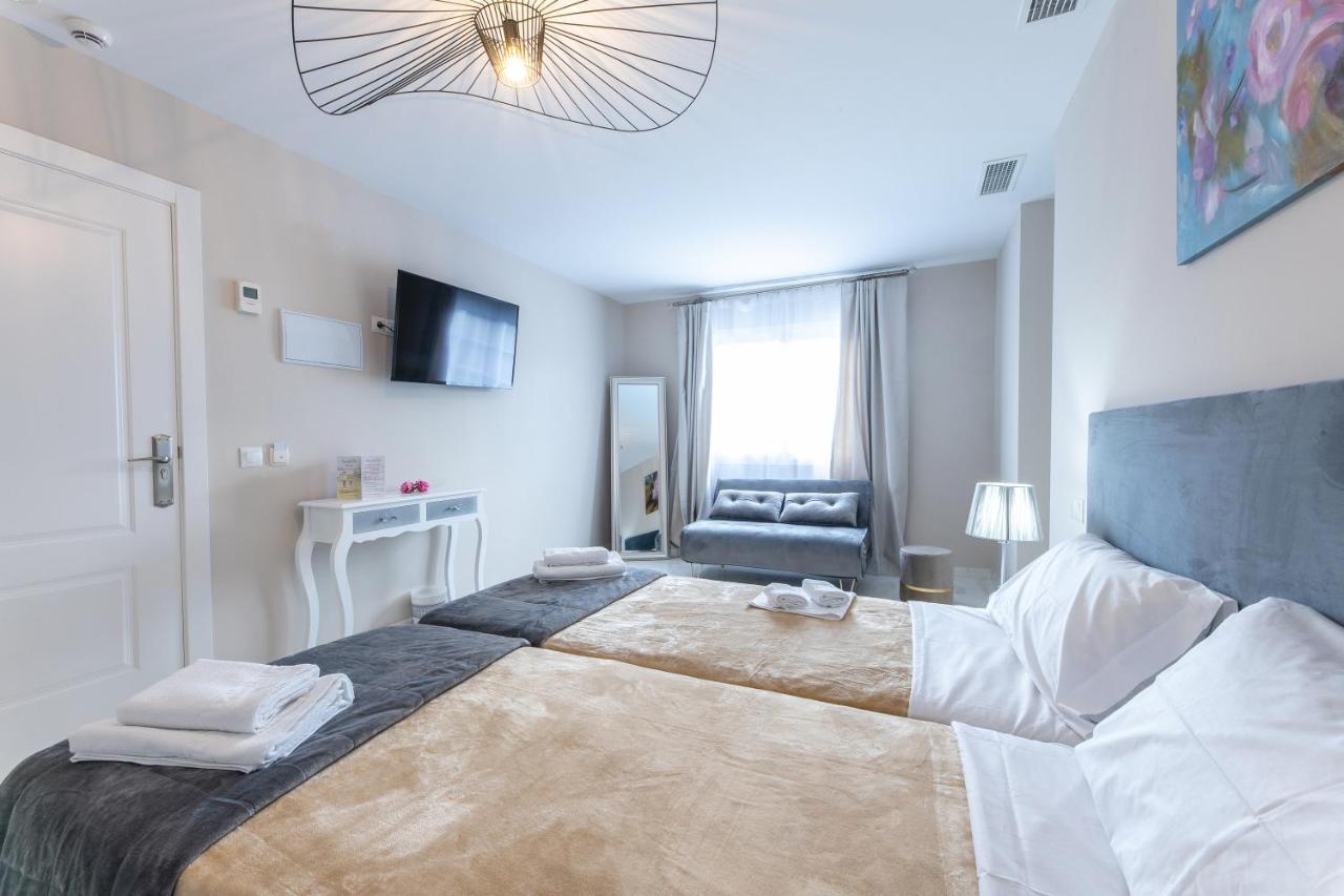 Residencia Deportiva Rozarossa Otel Estepona Dış mekan fotoğraf
